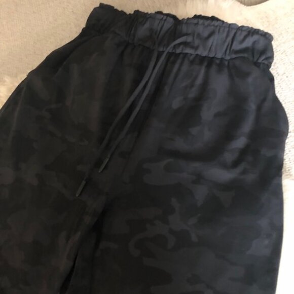 Lululemon Stretch High Rise 7/8 Pants Incognito Camo Multi Grey size 4 - Picture 7 of 14